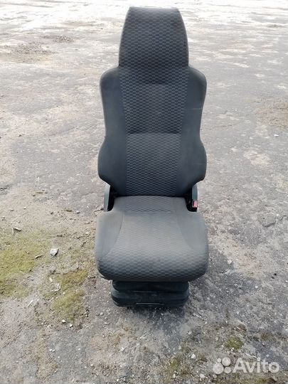 Автомобильное кресло