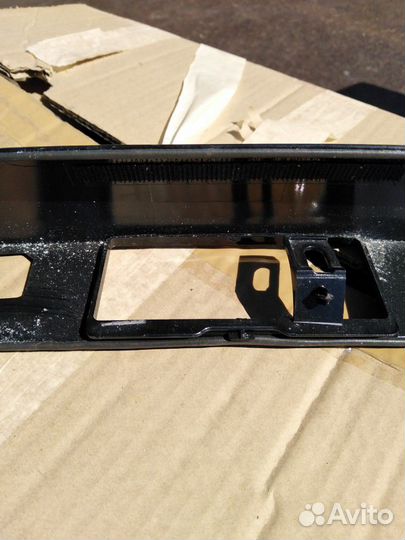 Порше Кайен 958 накладка крышки багажника