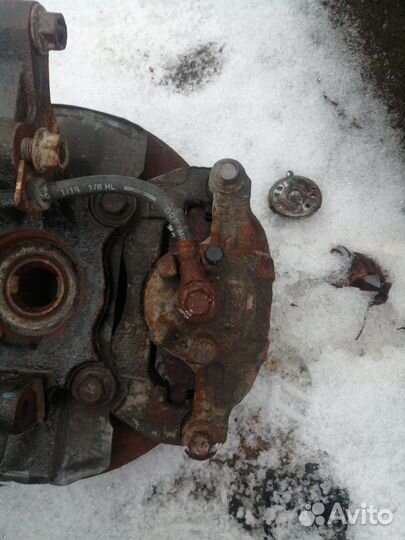 Суппорт на Mitsubishi Outlander 3