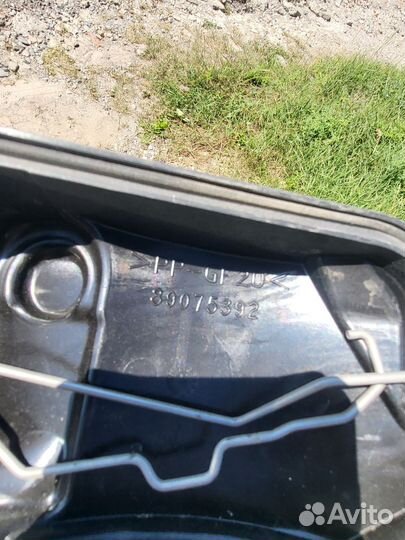 2008-13 хс60 крышка фары Левой volvo xc60