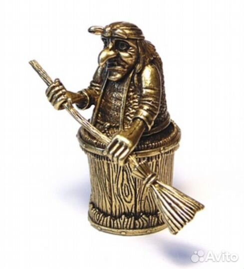 Статуэтка Баба Яга в ступе