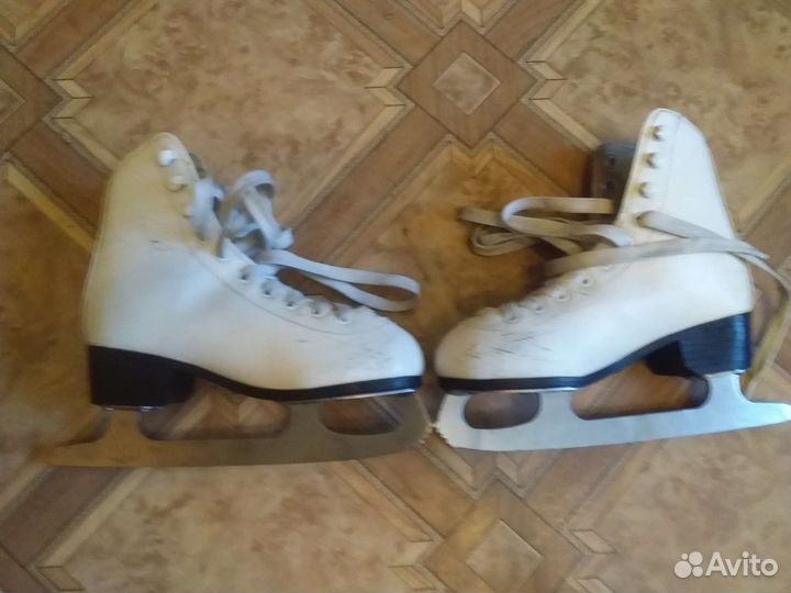Коньки фигурные 32 р