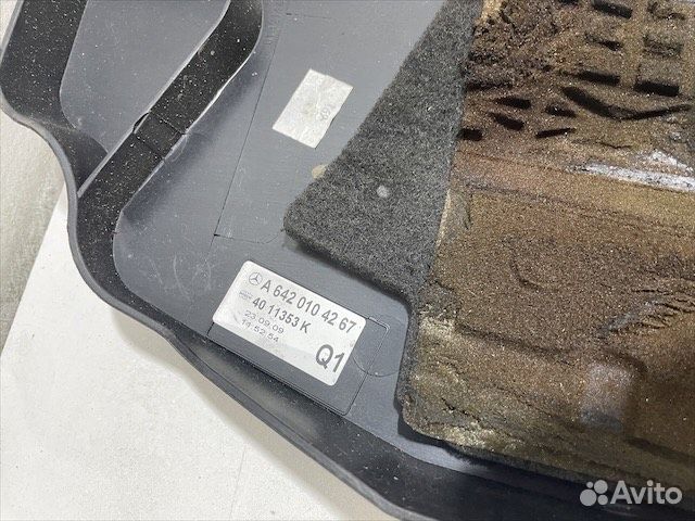 Крышка двигателя Мерседес w207 w212 OM642