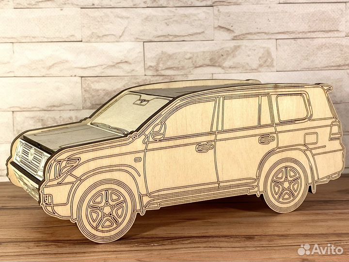 Копилка Toyota Land Cruiser 200 с гравировкой