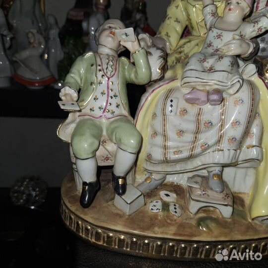 Фарфоровая статуэтка Дама с детьми Европа