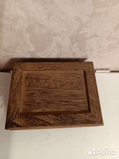 Деревянная шкатулка