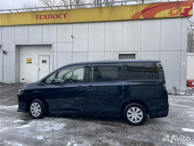 Toyota Voxy 2.0 CVT, 2016, 150 000 км