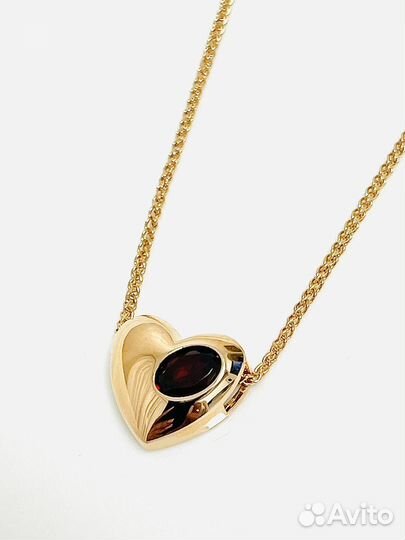 Золотая подвеска с гранатом