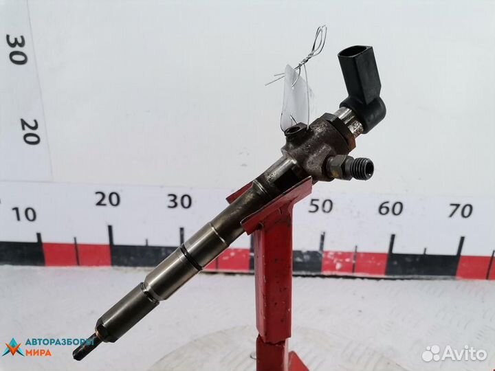 Форсунка Volkswagen Passat B7 2012 03L130277S