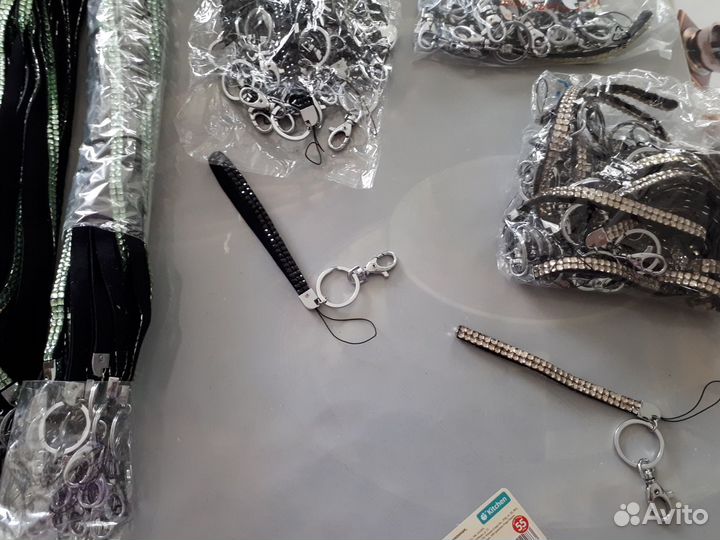 Шнурок для ключей,бейджиков, телефонов (много)