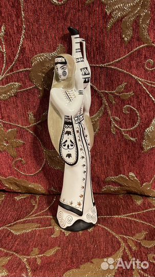 Девушка с кувшином