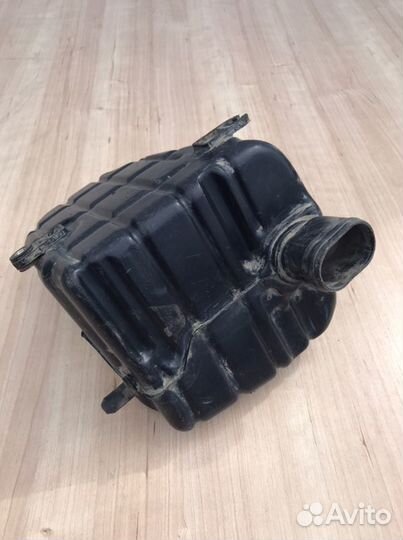Резонатор воздушного фильтра Nissan Bluebird 1.8