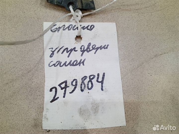 Уголок двери задней правой внутренний Toyota Coro