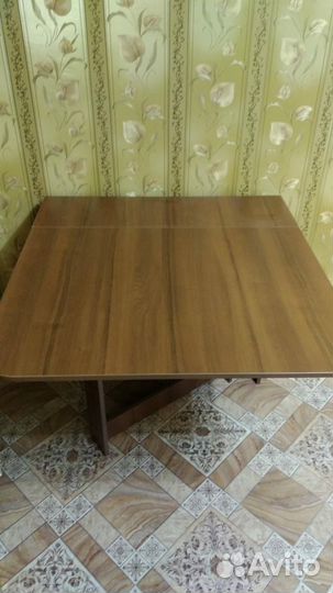 Стол книжка