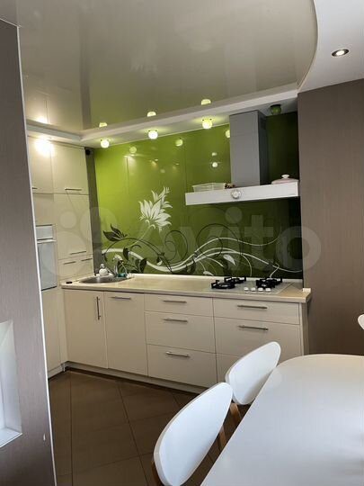 4-к. квартира, 85 м², 4/10 эт.