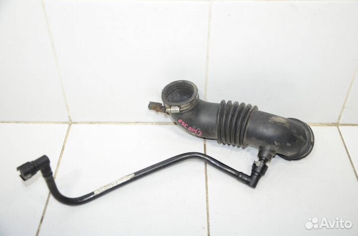 Патрубок воздушного фильтра Ford Escape 2 2.3 2008