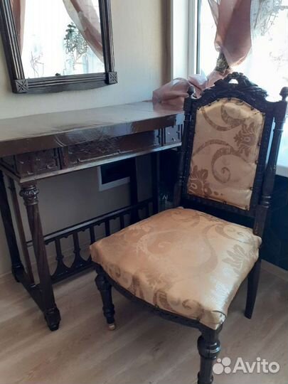 Туалетный столик с зеркалом будуарный столик. Дамс