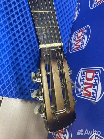 А) Гитара Амистар (42750)