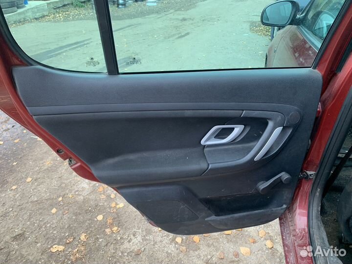 Обшивка двери комплект Skoda Fabia 2