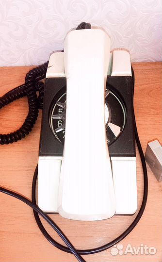 Старый стационарный телефон