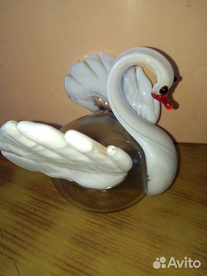 Статуэтка лебедь