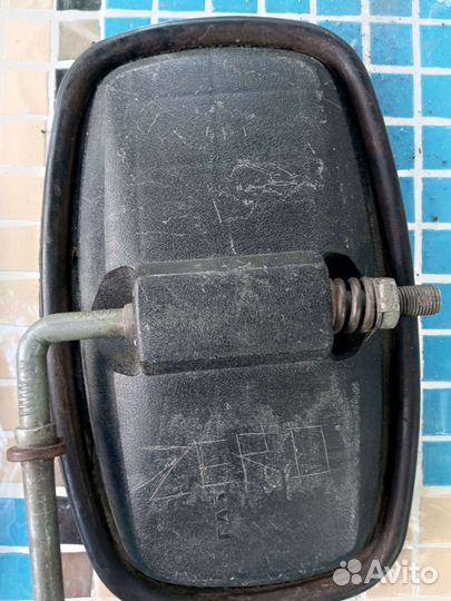 Боковое зеркало