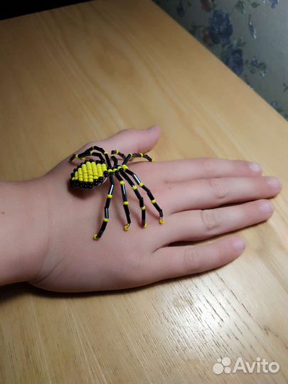 Паук из бисера