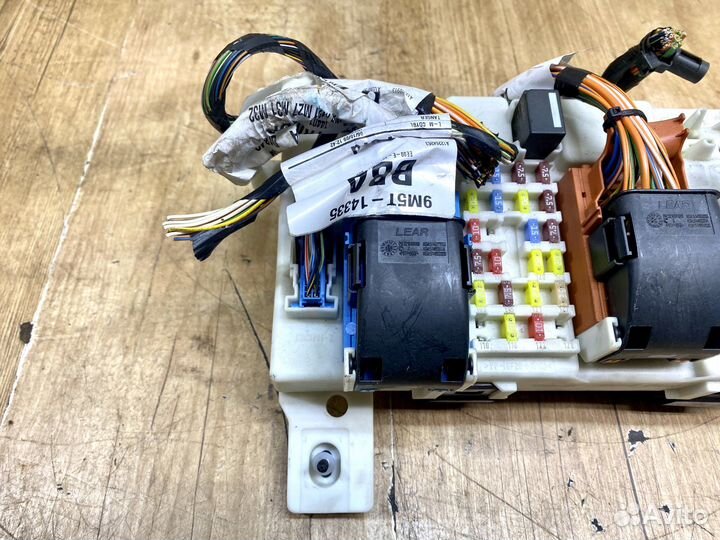 Блок предохранителей салона Ford Focus 2