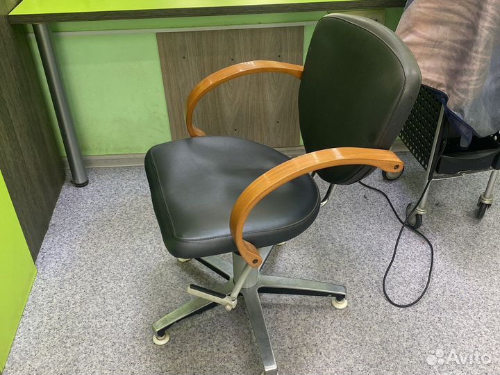 Парикмахерское кресло бу