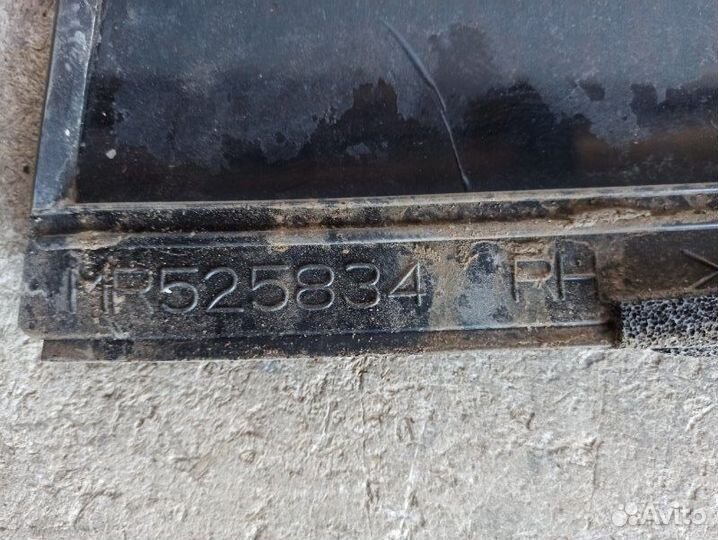 Форточка двери задняя правая Mitsubishi Lancer 9