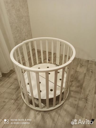 Детская кроватка с маятником круглая