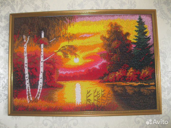 Картина вышита бисером