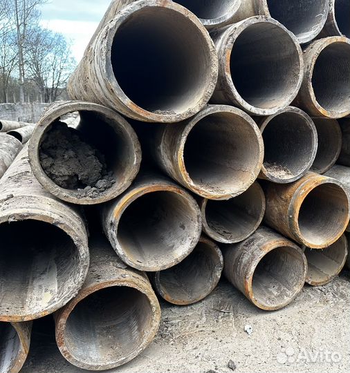 Труба бетонная в канаву для заезда