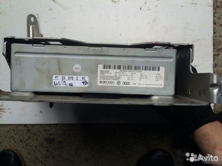 Блок управления магнитолы Audi A8 д3