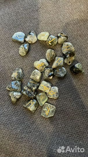 Руны новые на камне