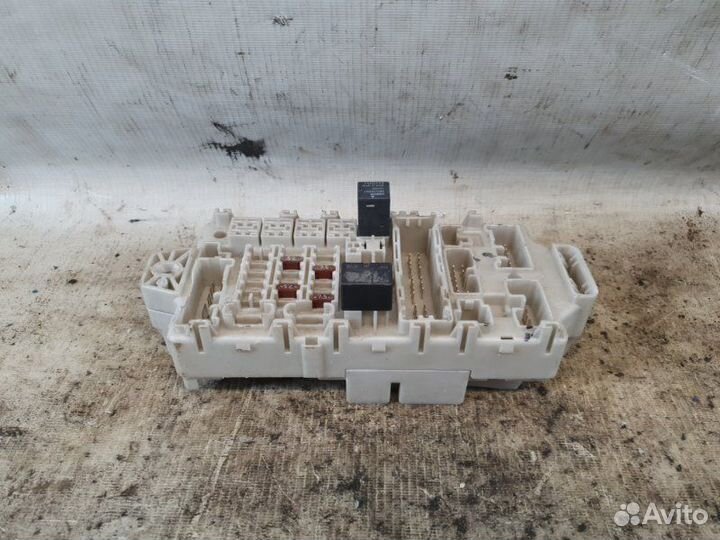 Блок предохранителей Mitsubishi Lancer 9 4G18 2006