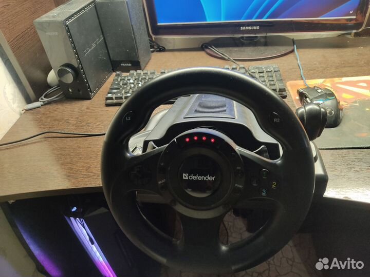 Игровой руль с педалями