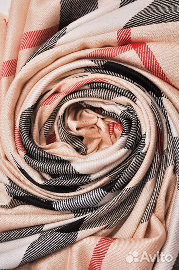 Палантин с брендовым принтом