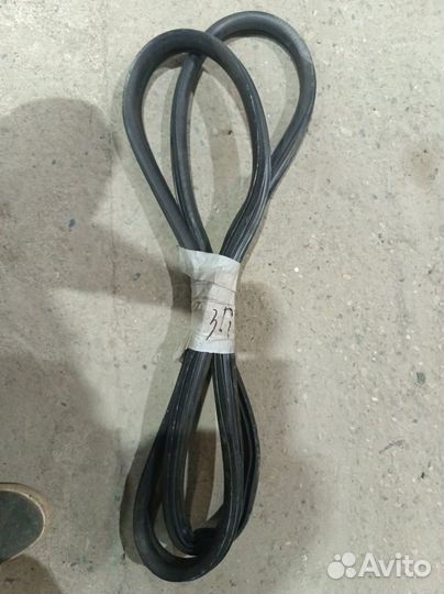 Уплотнитель двери Ford Mondeo