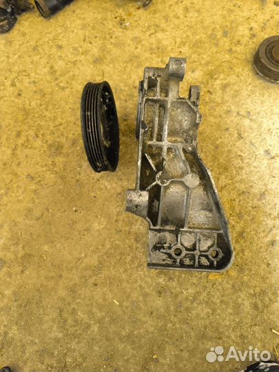 Кронштейн насоса гура и генератора Шевроле Блейзер