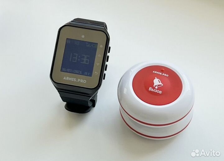 Кнопка Премиум вызова официанта и часы персонала