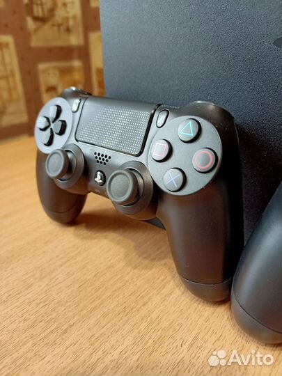 Sony PS4. Много игр, два геймпада