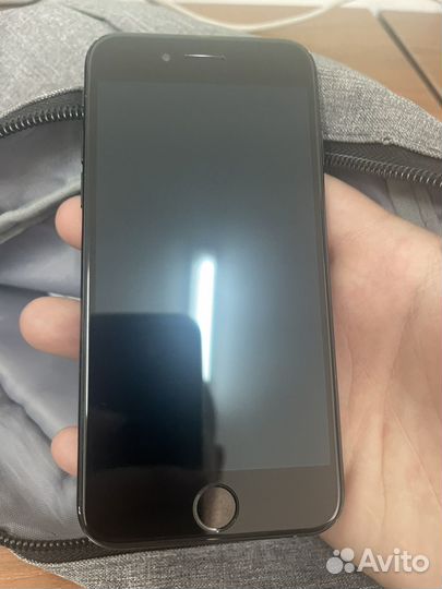 Телефон iPhone SE 2020