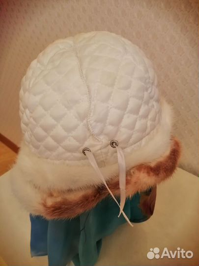 Женские меховые шапки