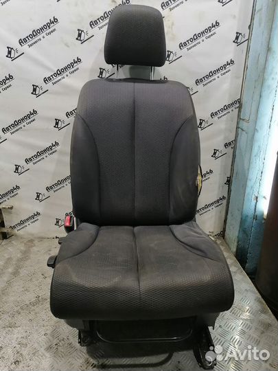 Сиденье переднее левое Nissan Tiida C11