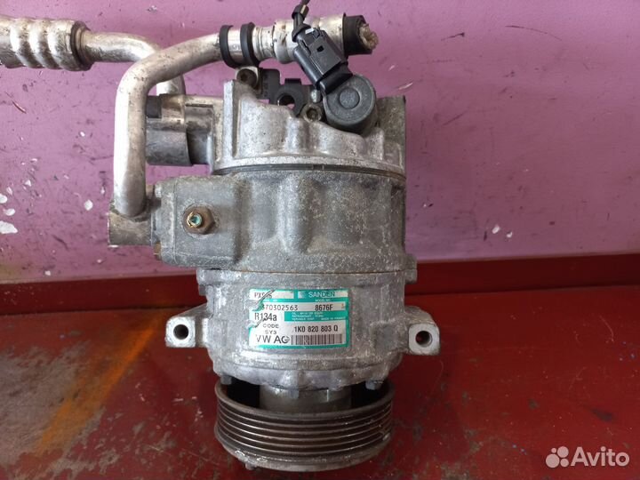 Компрессор кондиционера 1K0 820 803 Q Audi, VW
