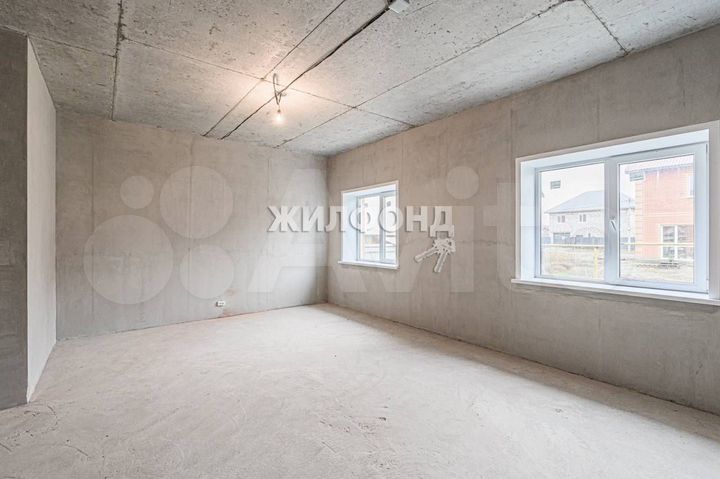 Коттедж 304 м² на участке 6 сот.