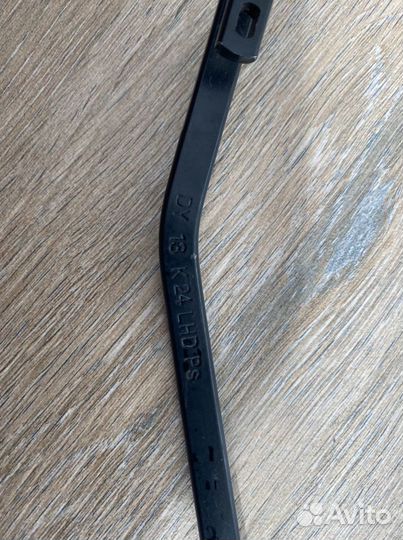 Поводок стеклоочистителя правый