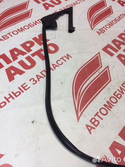 Уплотнитель двери Kia Cerato coup 2011