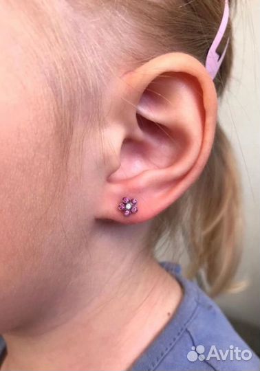 Прокол ушей пистолетом и системой 75, хрящ уха, но